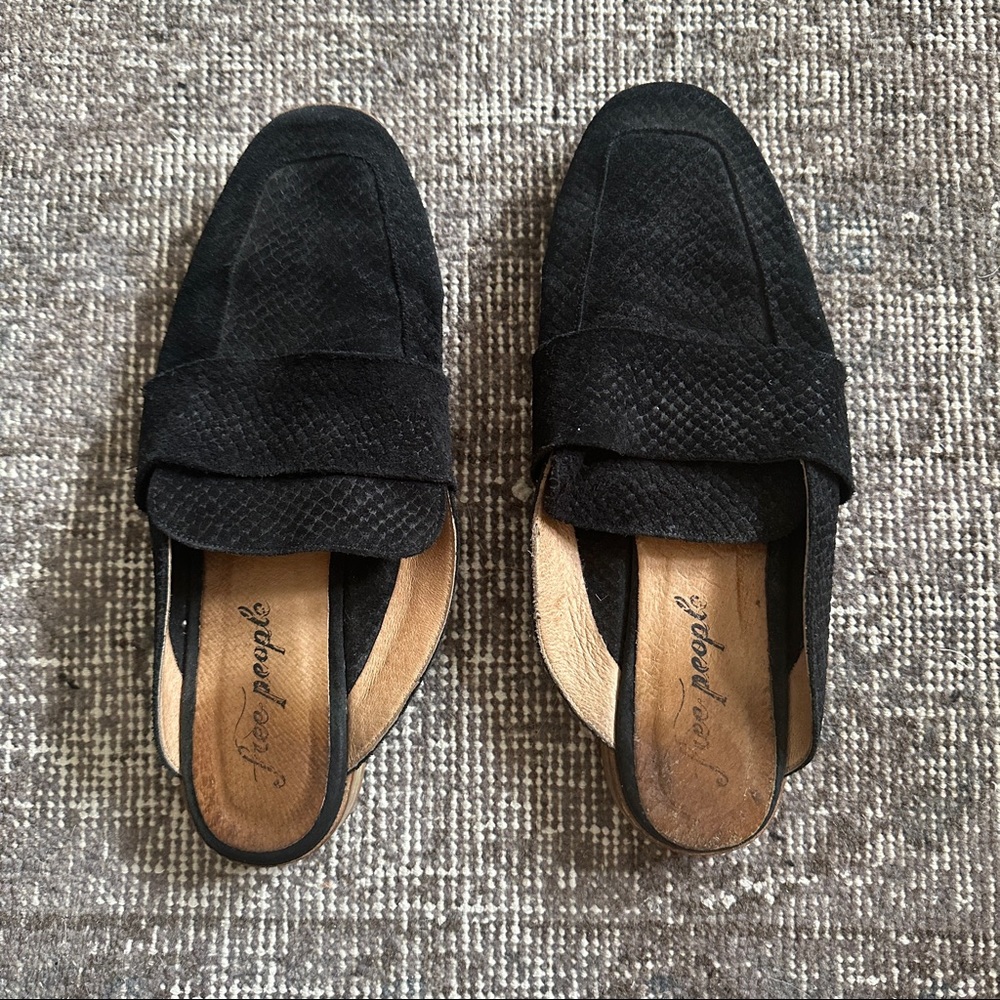 Free People / suede loafers